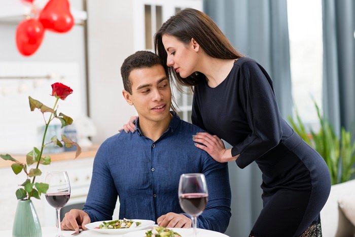 The Art of Feminine Dating: Finding Real Love Online