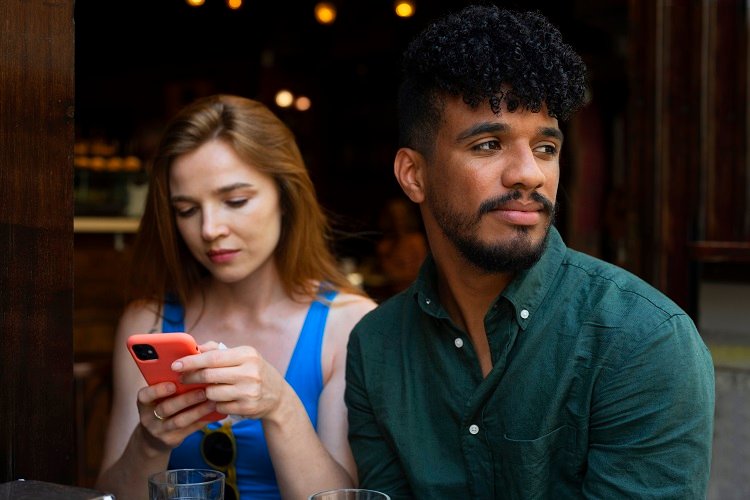 Dating App Fatigue in America? Why Setting Up Friends Works