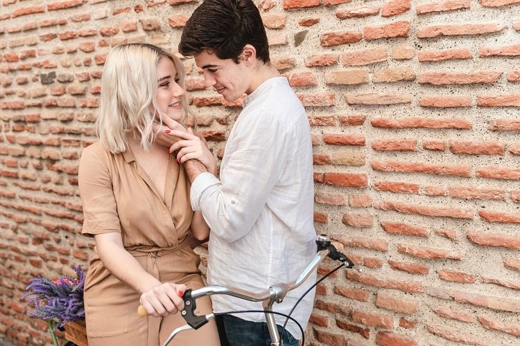 Dating a Cougar: Confidence, Chemistry, and Mutual Respect